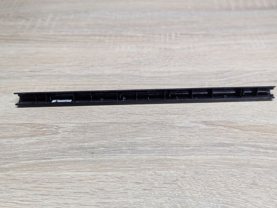 Б/В Заглушка петель для ноутбука Asus X553