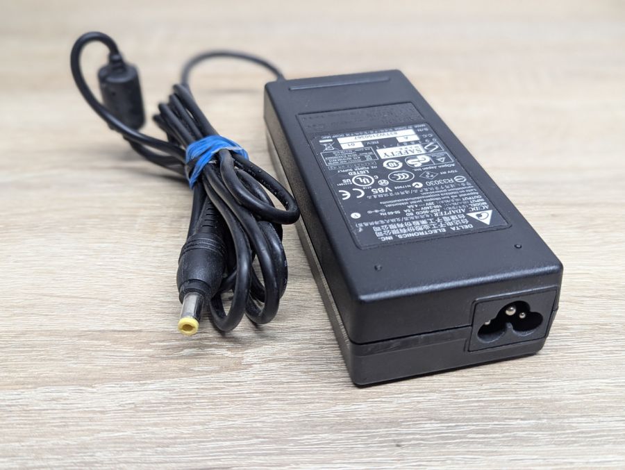 Б/В Блок живлення Delta 90W,20V,4.5A,5.5 х 2.5 мм