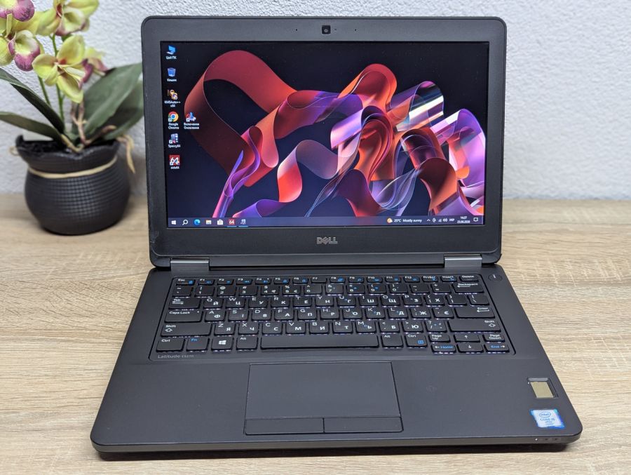 Ноутбук Б/В Dell Latitude E5270, Intel Core i5-6300U, DDR4 8 GB, SSD 256GB, 12" HD