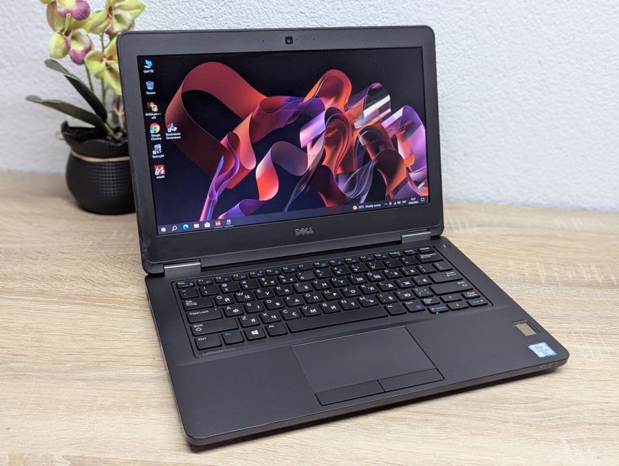 Ноутбук Б/В Dell Latitude E5270, Intel Core i5-6300U, DDR4 8 GB, SSD 256GB, 12" HD