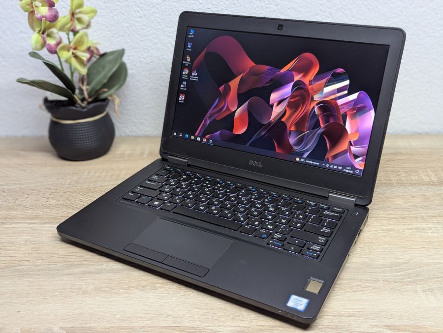 Ноутбук Б/В Dell Latitude E5270, Intel Core i5-6300U, DDR4 8 GB, SSD 256GB, 12" HD