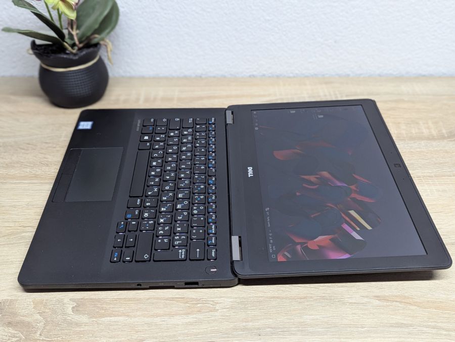 Ноутбук Б/В Dell Latitude E7270, Intel Core i5-6300U, DDR4 8 GB, SSD 256GB, 12" HD