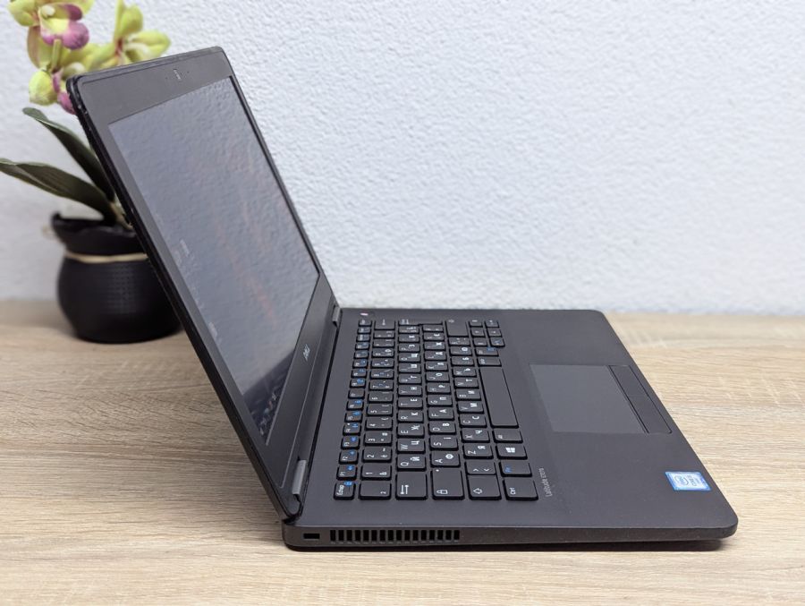 Ноутбук Б/В Dell Latitude E7270, Intel Core i5-6300U, DDR4 8 GB, SSD 256GB, 12" HD
