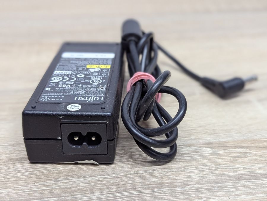 Б/В Блок живлення Fujitsu ADP-65JH AD,65W,20V,3.25A,5.5 x 2.5 мм