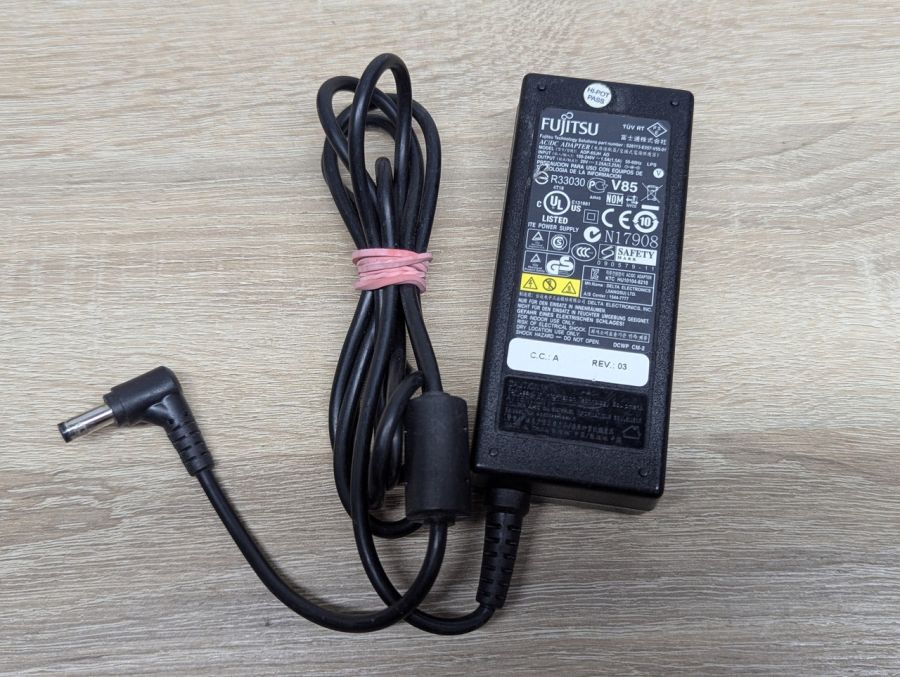 Б/В Блок живлення Fujitsu ADP-65JH AD,65W,20V,3.25A,5.5 x 2.5 мм