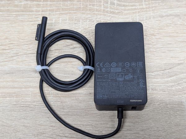 Б/В Блок живлення Microsoft Surface 1706,65W,15V,4A,Surface Connect [ProductHub SKU Surface1706]