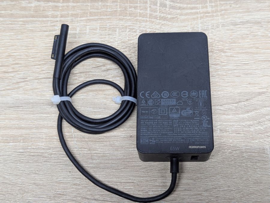 Б/В Блок живлення Microsoft Surface 1706,65W,15V,4A,Surface Connect