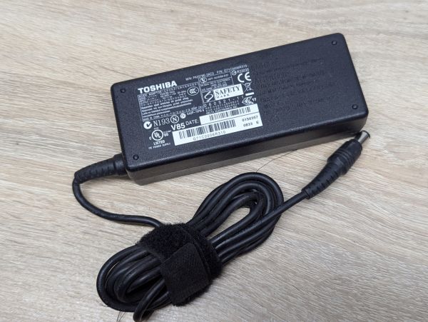 Б/В Блок живлення Toshiba PA3378E-3AC3,75W,15V,5A,6.3 x 3.0 мм [ProductHub SKU PA3378E-3AC3]