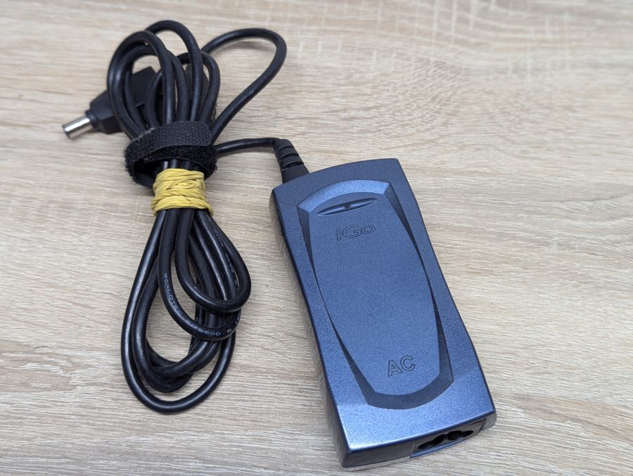 Б/В Універсальний блок живлення iGo WallPower 65W, від 15V до 24 V, 6.5 x 4.4 мм