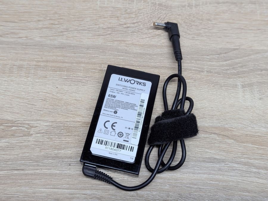 Б/В Блок живлення i.t.Works 4305604,65W,19V,3.42A,4.5 x 3.0мм