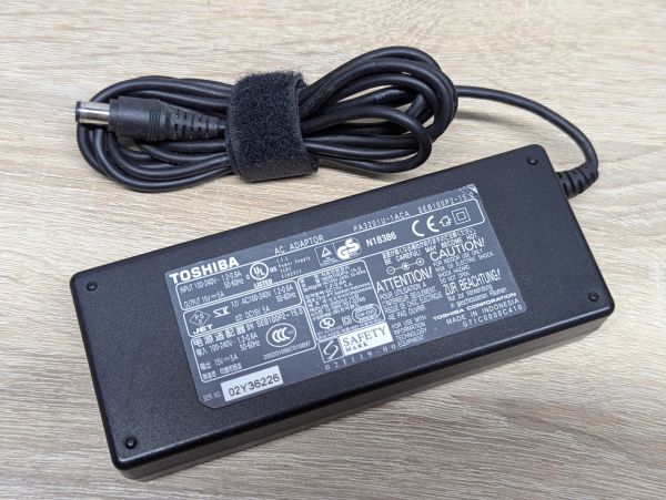 Б/В Блок живлення Toshiba SEB100P2,75W,15 V, 5 A,6.3 x 3.0 мм [ProductHub SKU PA3201U]