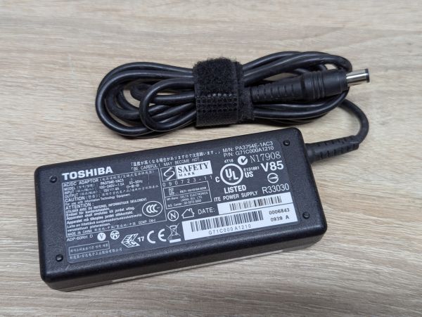 Б/В Блок живлення Toshiba PA3754E-1AC3,60W,15 V,4 A,6.3 x3.0 мм [ProductHub SKU PA3754E]