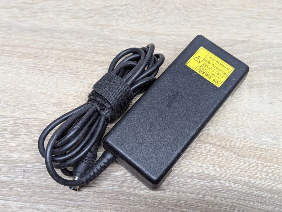 Б/В Блок живлення Toshiba PA3754E-1AC3,60W,15 V,4 A,6.3 x3.0 мм
