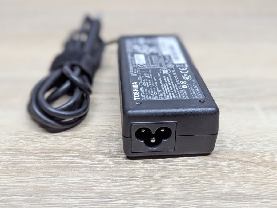 Б/В Блок живлення Toshiba PA3754E-1AC3,60W,15 V,4 A,6.3 x3.0 мм