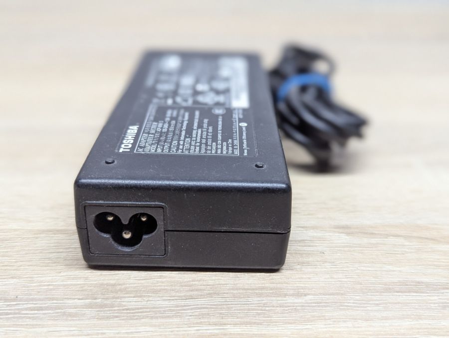 Б/В Блок живлення Toshiba PA2521U-2AC3,90W,15 V,6 A,6.3 x3.0 мм