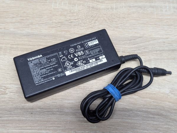 Б/В Блок живлення Toshiba PA2521U-2AC3,90W,15 V,6 A,6.3 x3.0 мм