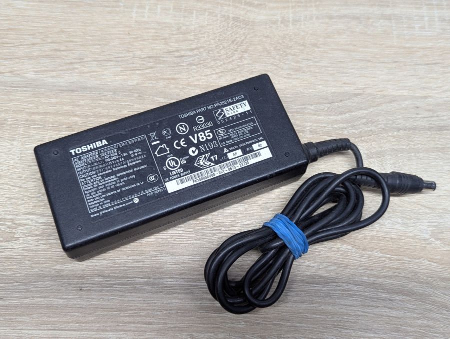 Б/В Блок живлення Toshiba PA2521U-2AC3,90W,15 V,6 A,6.3 x3.0 мм