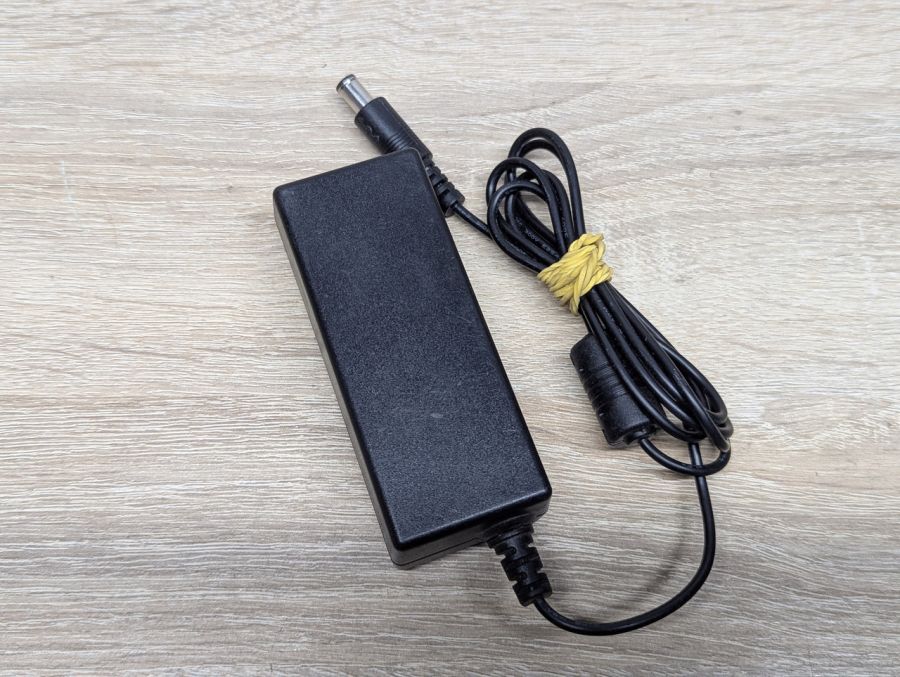 Б/В Блок живлення LG ADS-40SG-19-3,25W,19V,1.3A,6.5 x 4.4 мм