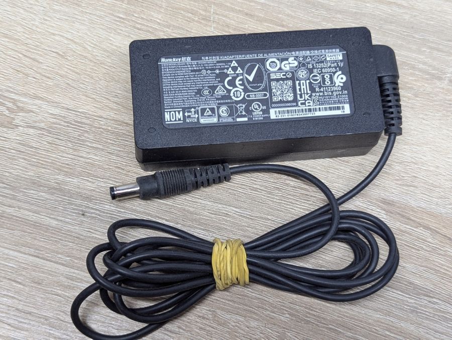 Б/В Блок живлення Huntkey HKA06519034,65W,19V,3.42A,5.5 x 2.5 мм