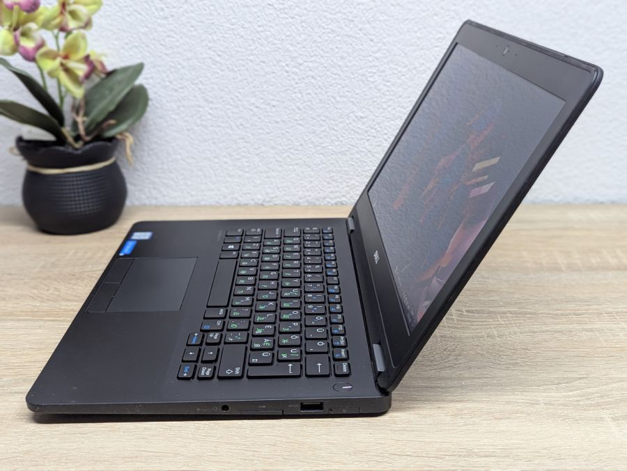 Ноутбук Б/В Dell Latitude E7270, Intel Core i5-6300U, DDR4 8 GB, SSD 256GB, 12" HD
