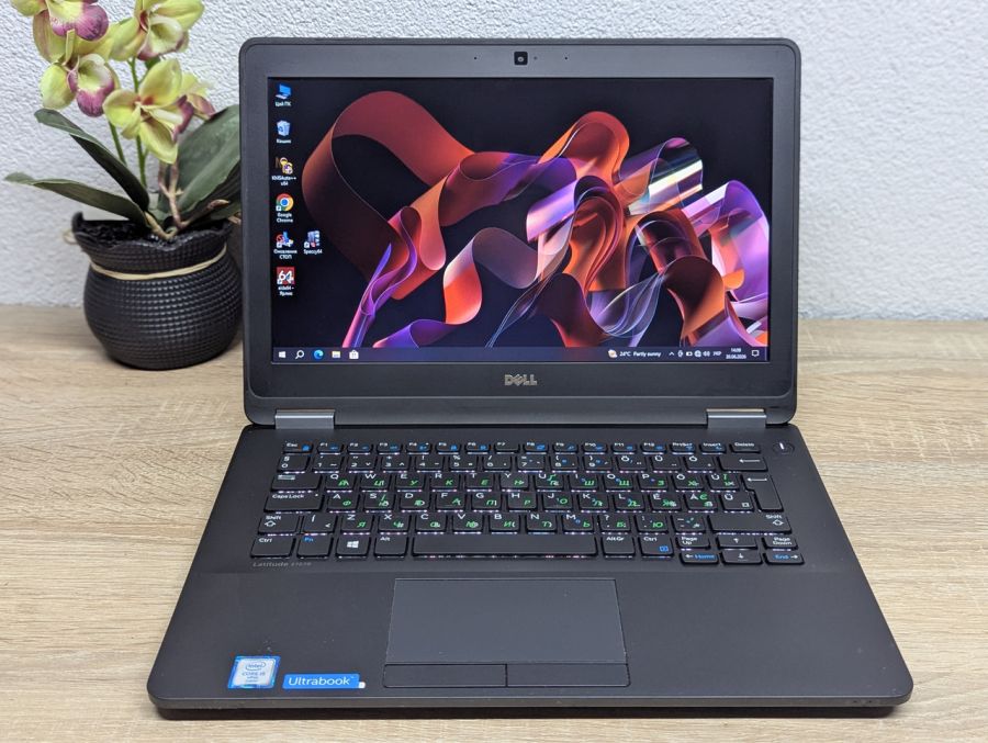 Ноутбук Б/В Dell Latitude E7270, Intel Core i5-6300U, DDR4 8 GB, SSD 256GB, 12" HD