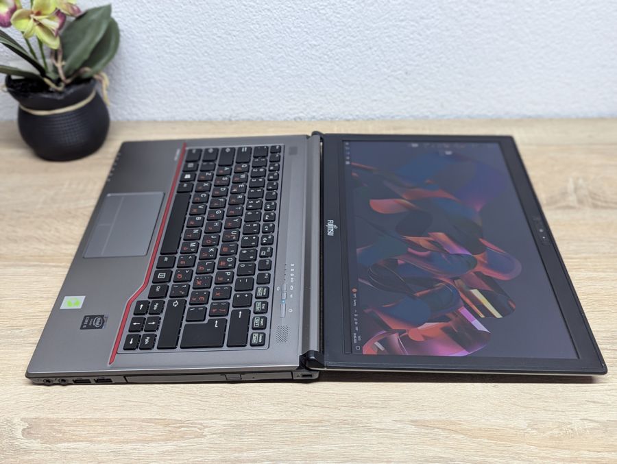 Ноутбук Б/В Fujitsu E744, Intel Core i5-4210M, DDR3 8 GB, SSD 128GB, 14" HD
