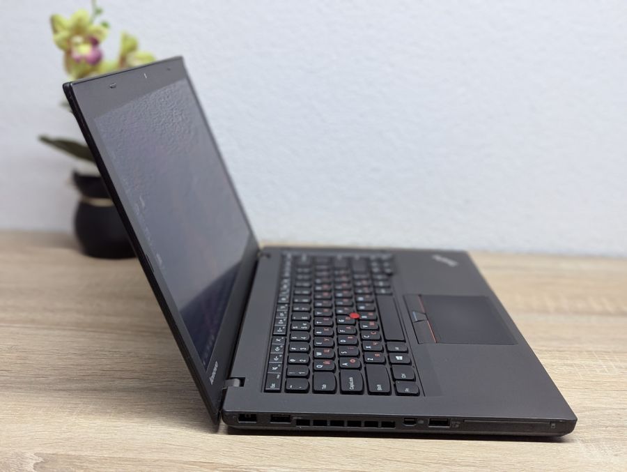 Ноутбук Б/В Lenovo ThinkPad T450, Intel Core i5-5300U, DDR3 8 GB, SSD 120GB, 14" HD