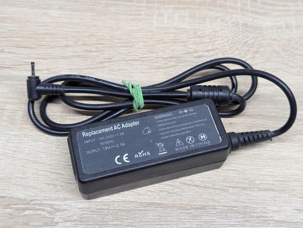 Б/В Блок живлення 40W,19V,2.1A,2.5 x 0.7 мм