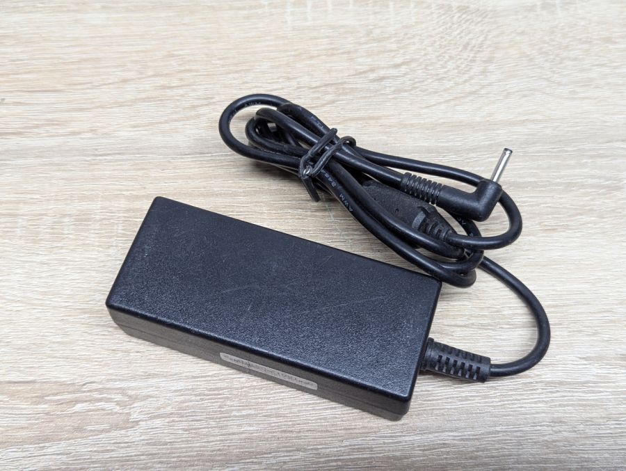 Б/В Блок живлення 40W 19V 2.1A 3.0 х 1.1 мм
