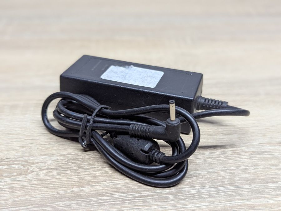 Б/В Блок живлення 40W 19V 2.1A 3.0 х 1.1 мм