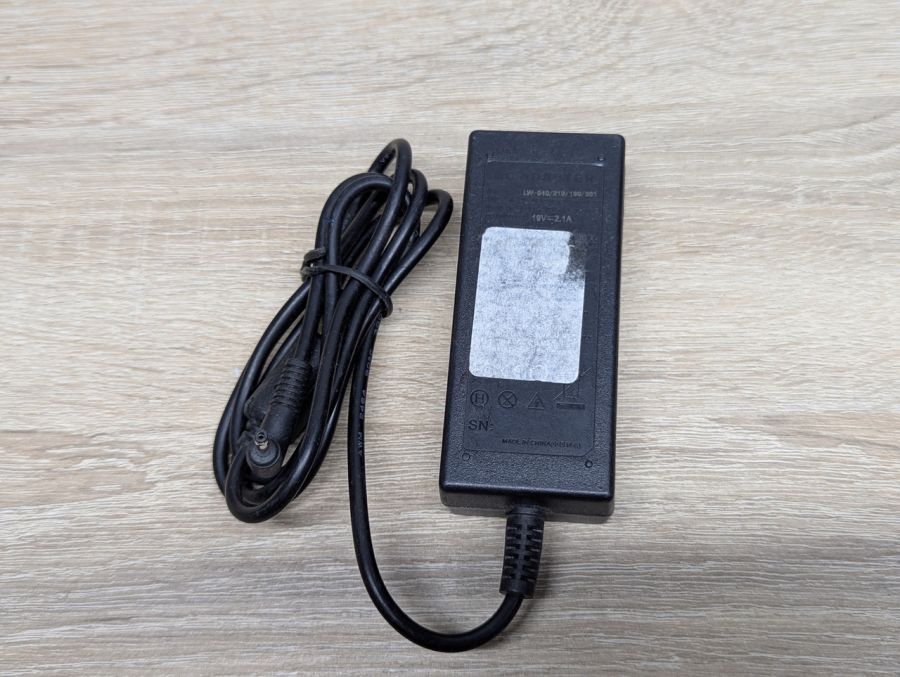 Б/В Блок живлення 40W 19V 2.1A 3.0 х 1.1 мм