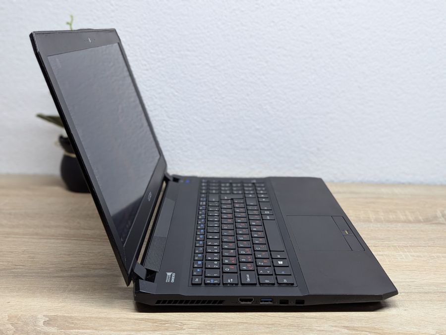 Ноутбук Б/В Clevo Vision P65 P67SE, Intel Core i7-4710HQ, DDR3 16 GB, SSD 256GB, NVIDIA GeForce GTX 970M 3Gb, 15.6" Full HD