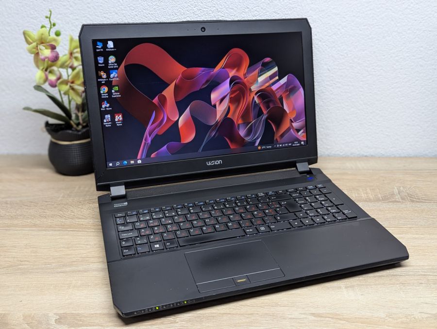 Ноутбук Б/В Clevo Vision P65 P67SE, Intel Core i7-4710HQ, DDR3 16 GB, SSD 256GB, NVIDIA GeForce GTX 970M 3Gb, 15.6" Full HD