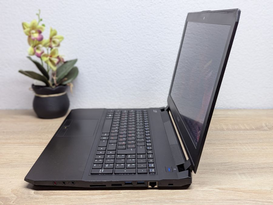 Ноутбук Б/В Clevo Vision P65 P67SE, Intel Core i7-4710HQ, DDR3 16 GB, SSD 256GB, NVIDIA GeForce GTX 970M 3Gb, 15.6" Full HD