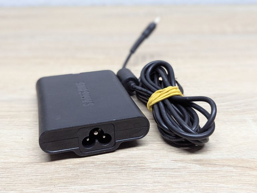 Б/В Блок живлення Samsung PA-1400-24,40W,19V,2.1A,3.0 х 1.1 мм
