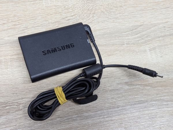 Б/В Блок живлення Samsung PA-1400-24,40W,19V,2.1A,3.0 х 1.1 мм