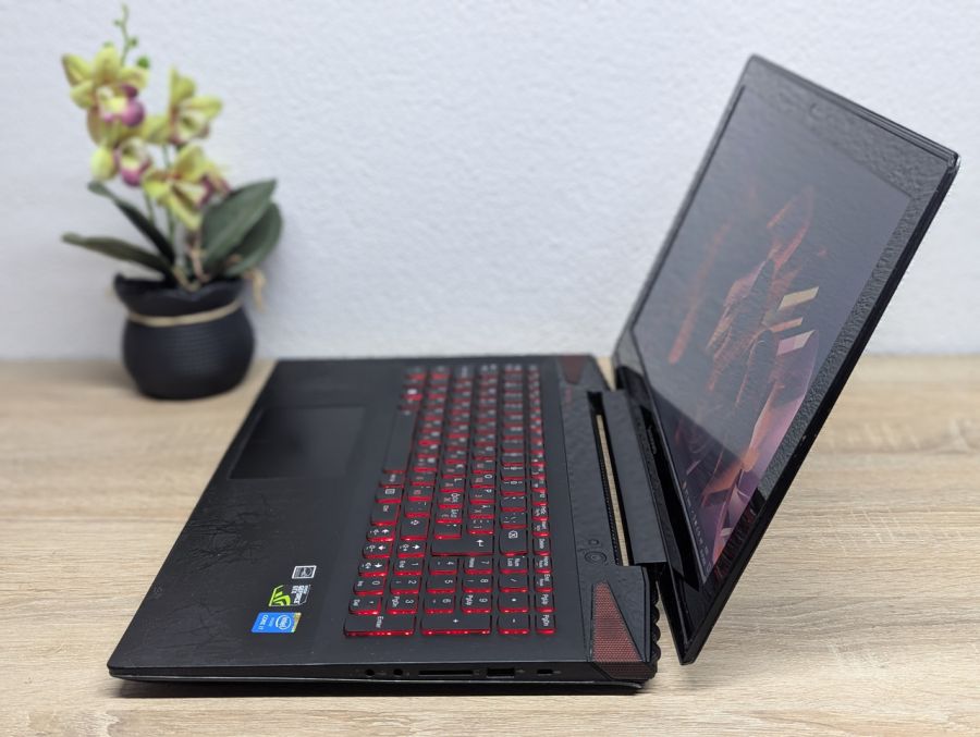 Уцінка! Ноутбук Б/В Lenovo IdeaPad Y50-70, Intel Core i7-4720HQ, DDR3 16 GB, SSD 256GB, NVIDIA GeForce GTX 960M 2Gb, 15.6" Full HD