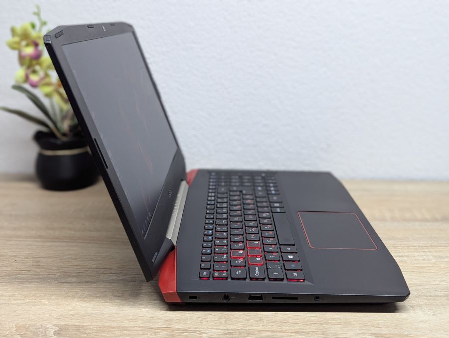 Ноутбук Б/В Acer Aspire VX5-591G, Intel Core i5-7300HQ, DDR4 16 GB, SSD 256GB + SSD 1TB, GTX 1050 4Gb, 15.6" Full HD