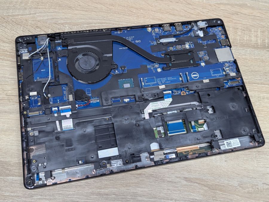 Ноутбук Dell Latitude 5580 під розбір або відновлення Б/В