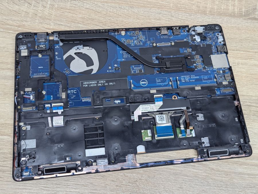 Б/В Топкейс з клавіатурою+материнська плата i5-8Gen для ноутбука Dell Latitude 5590