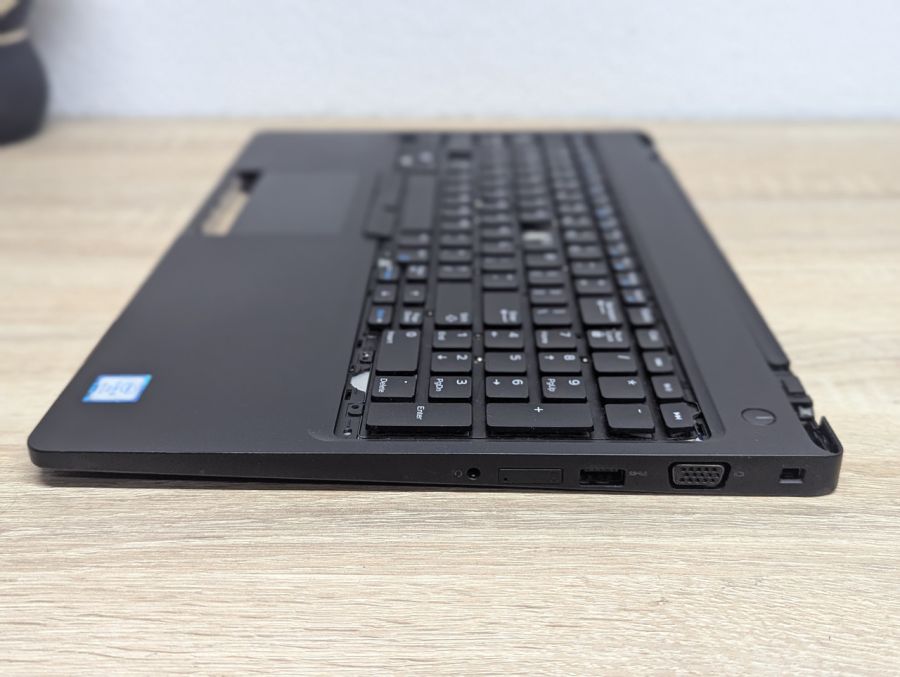 Б/В Топкейс з клавіатурою+материнська плата i5-8Gen для ноутбука Dell Latitude 5590