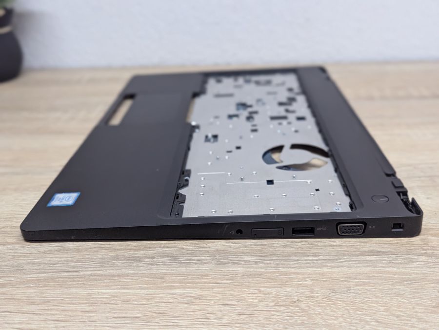 Б/В Топкейс+материнська плата i5-8Gen для ноутбука Dell Latitude 5590