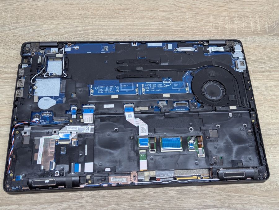 Б/В Ноутбук Dell Latitude 5500 під розбір або відновлення