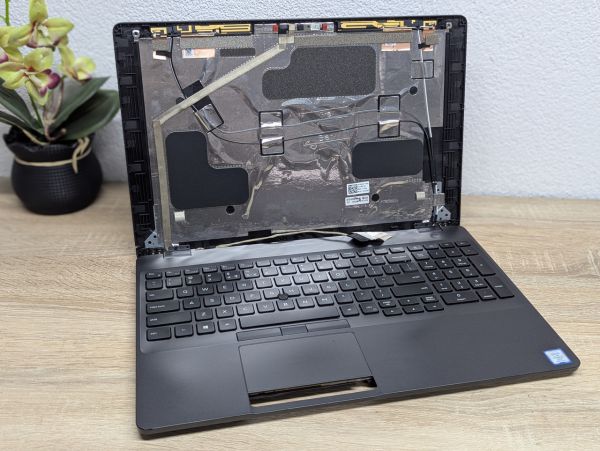 Ноутбук Dell Latitude 5500 під розбір або відновлення Б/В