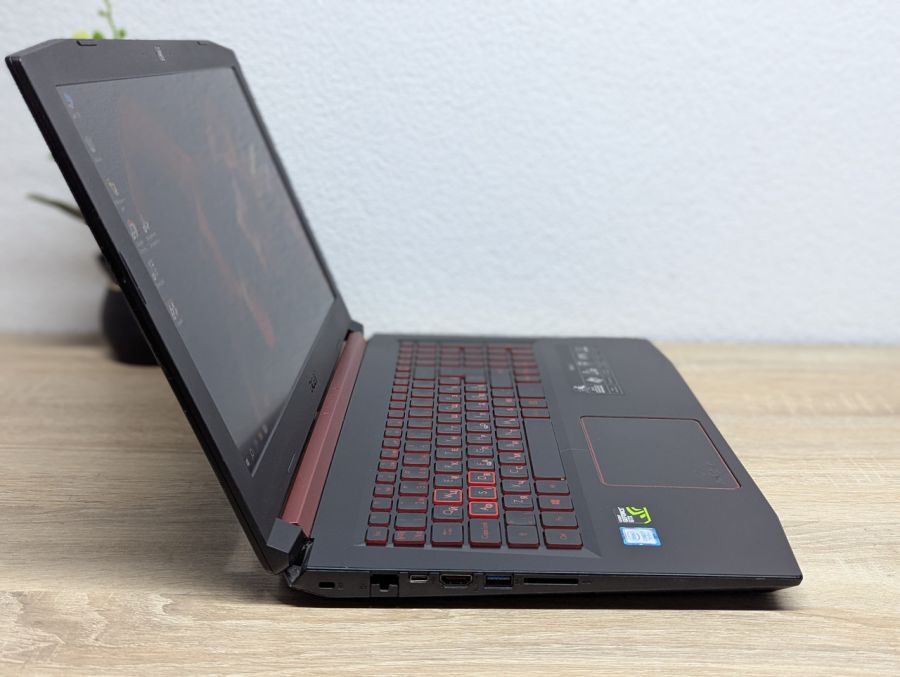Ноутбук Б/В Acer Nitro AN515-51, Intel Core i7-7700HQ, DDR4 16GB, SSD 256GB + SSD 500GB, NVIDIA GeForce GTX 1050 2GB, 15.6" Full HD