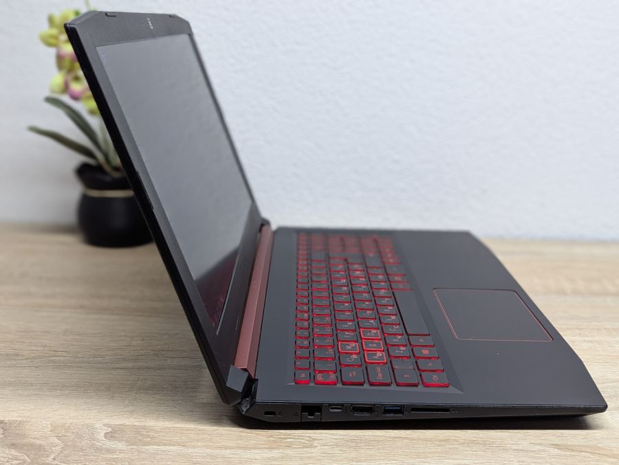 Ноутбук Б/В Acer Nitro AN515-51, Intel Core i7-7700HQ, DDR4 16 GB, SSD 256GB + SSD 500GB, NVIDIA GeForce GTX 1050 2Gb, 15.6" Full HD