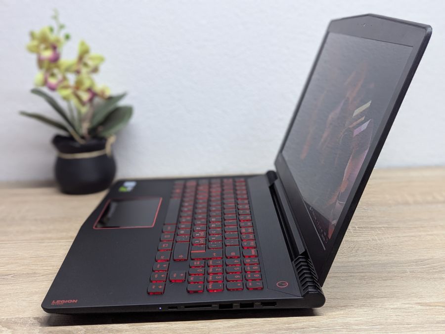 Ноутбук Б/В Lenovo Legion Y520-15IKBN, Intel Core i5-7300HQ, DDR4 16GB, SSD 256GB + HDD 500GB, NVIDIA GeForce GTX 1050 2GB, 15.6" Full HD