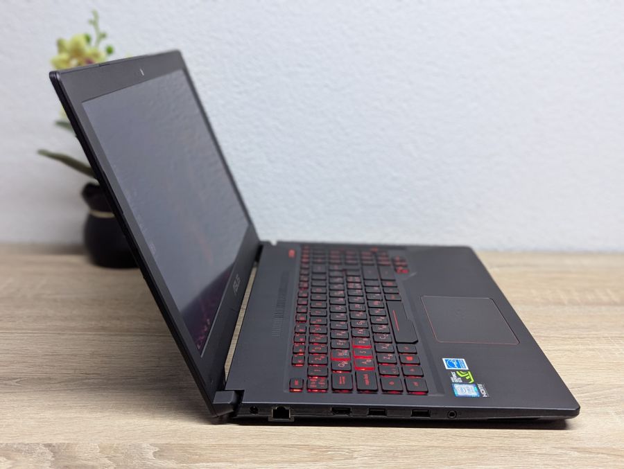 Ноутбук Б/В B Asus FX503V, Intel Core i5-7300HQ, DDR4 16 GB, SSD 256GB + HDD 500GB, NVIDIA GeForce GTX 1050 2GB, Full HD