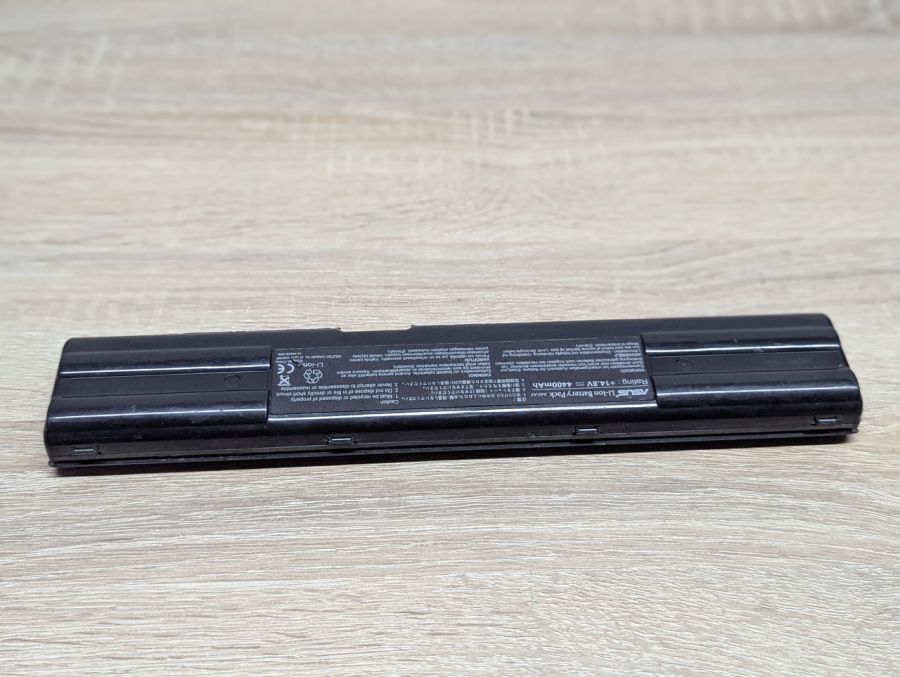Б/В Оригінальна акумуляторна батарея Asus A42-A3