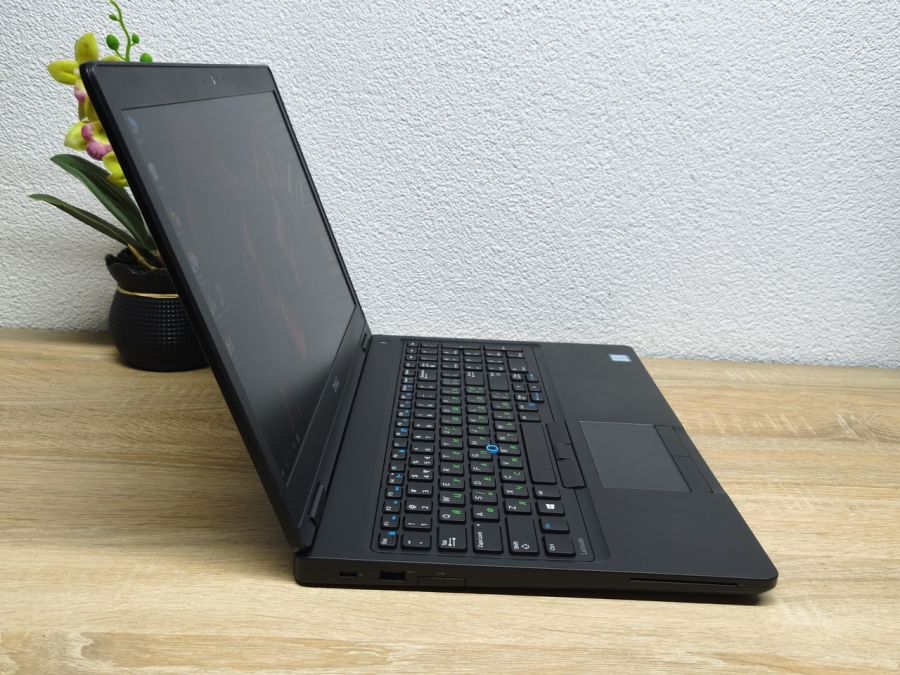 Ноутбук Б/В Dell Latitude 5580, Intel Core i5-6300U, DDR4 8 GB, SSD 128GB, 15.6" Full HD
